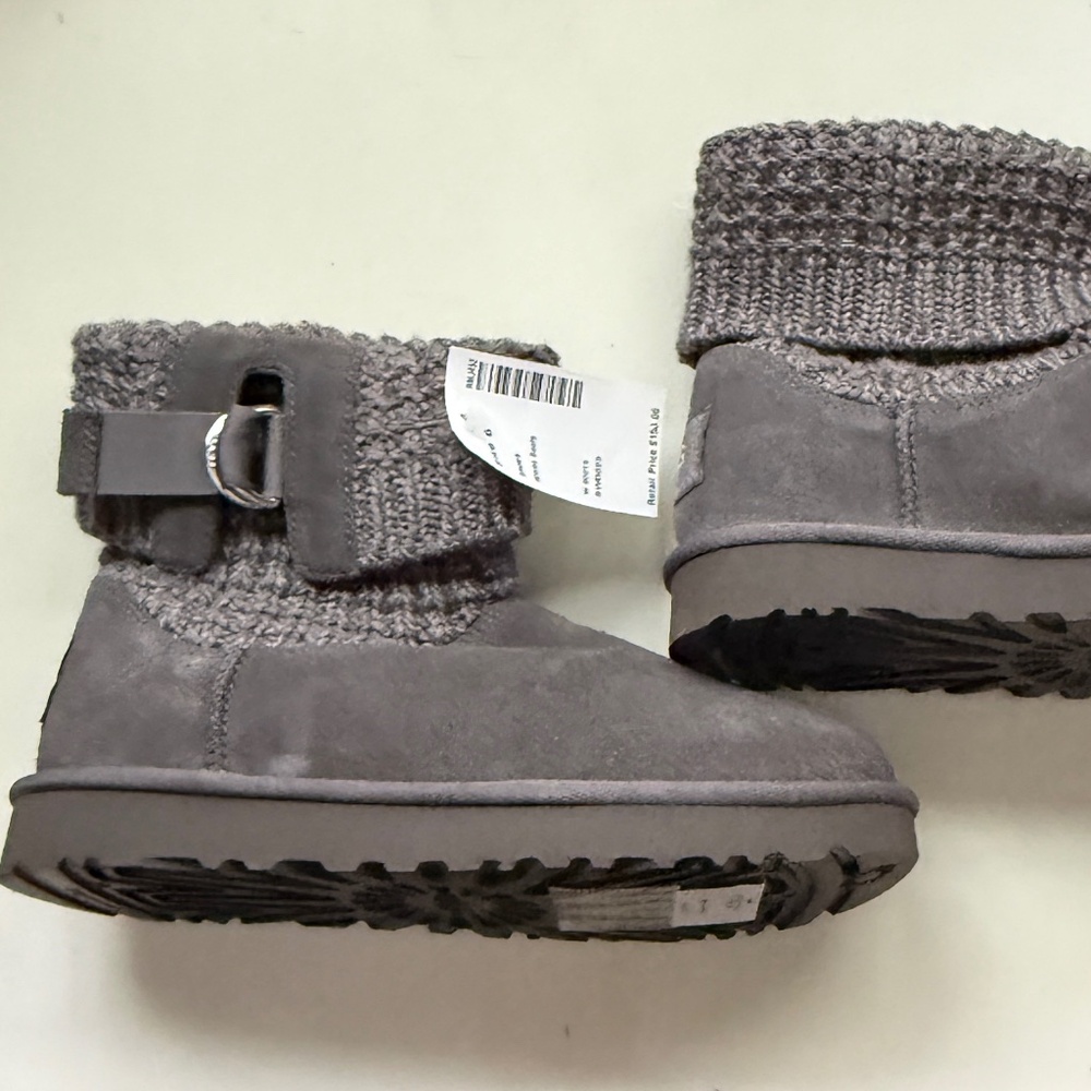 UGG NWT Classic Grey Knit Suede Ankle boots size 6